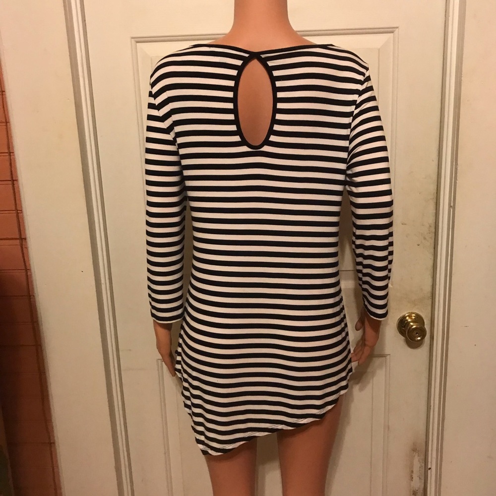 ❌SOLD❌ Cable & Gauge Asymmetrical Striped Shirt - Picture 4 of 8